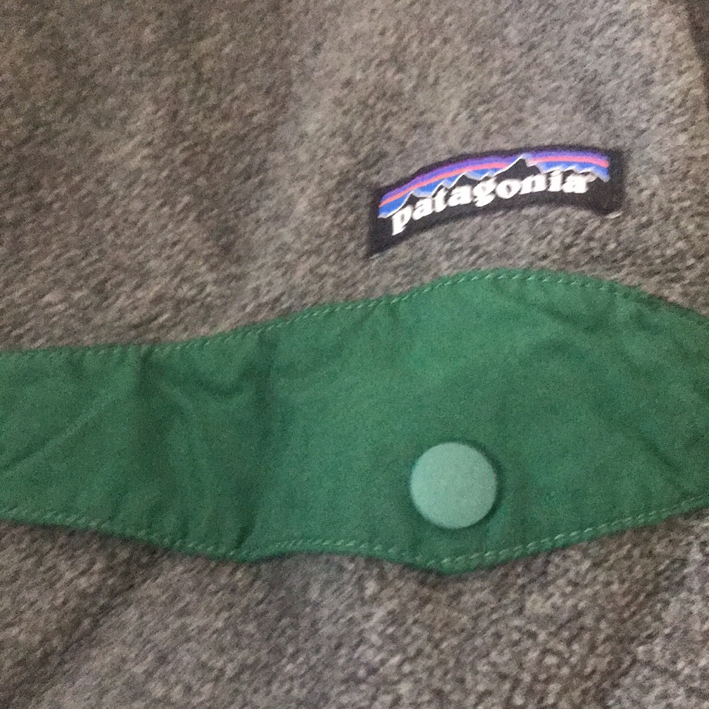 Patagonia Men’s Green-Trim Gray Fleece Snap Polo - Picture 2 of 5